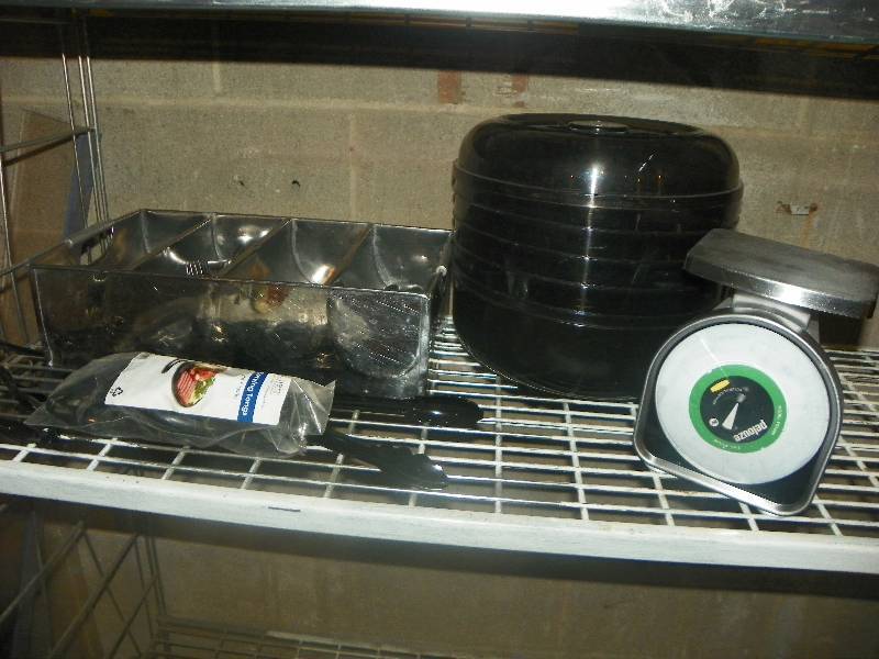 lot 132 image: MISC KITCHEN ITEMS, SCALE, UTENSIL SORTER, DEHYDRATOR