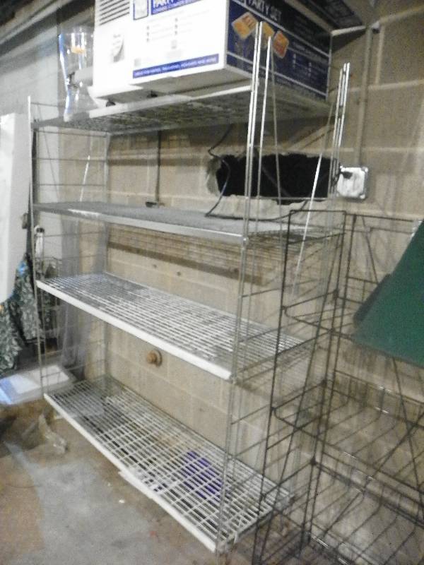 lot 133 image: WIRE RACK SHELVING UNIT