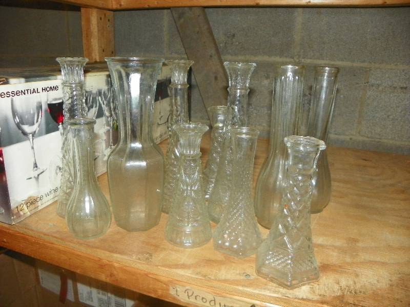 lot 138 image: VASES, WATER DECANTERS AND PEDESTAL DESSERT BOWLS