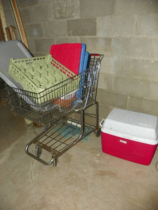 lot 142 image: SHOPPING CART, COOLER, DISHWASHER RACK