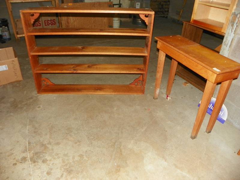 lot 146 image: DISPLAY SHELF AND SMALL TABLE