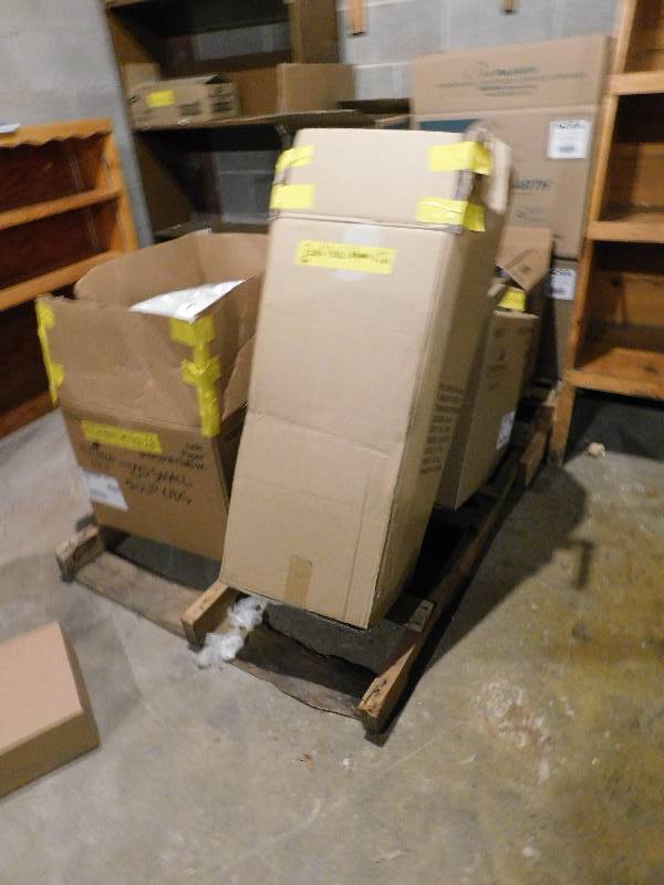 lot 150 image: BOXES OF FOOD CONTAINERS