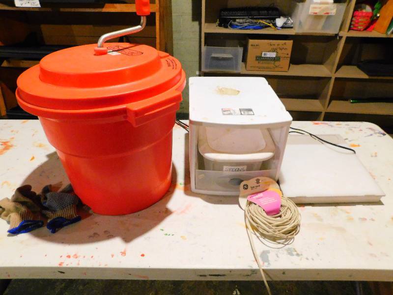 lot 166 image: CHEF MASTER SALAD SPINNER, LIGHT TRACER AND CORD