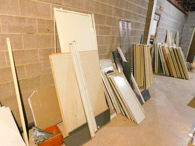 lot 170 image: MISC SHELVING ITEMS