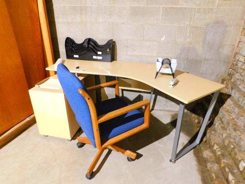 lot 173 image: OFFICE DESK AND CHAIR