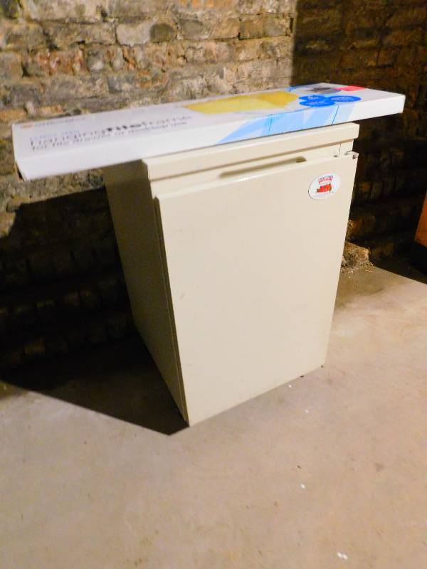 lot 175 image: METAL CABINET AND HANGING FILE RACK