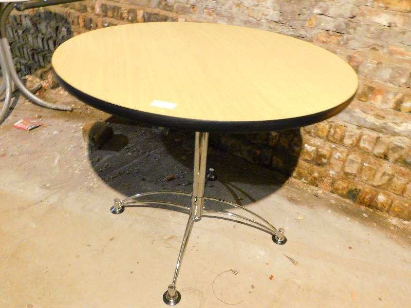 lot 177 image: ROUND TABLE 36 DIAMETER