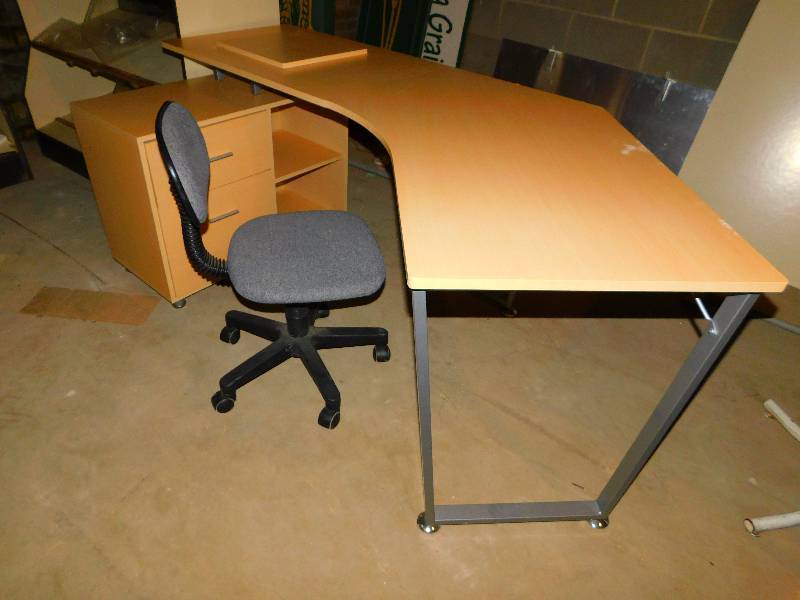 lot 184 image: OFFICE DESK AND CHAIR
