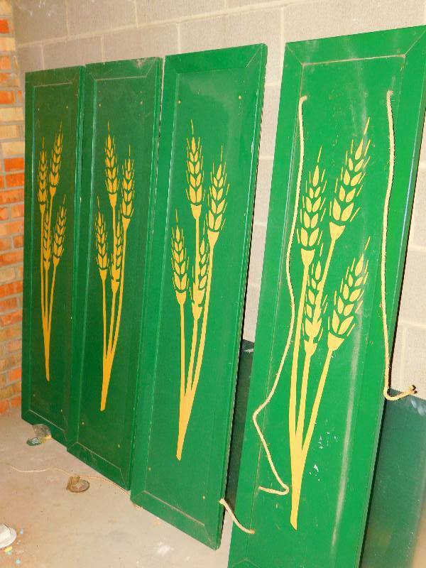 lot 196 image: 4 WHEAT STOCK PANELSSIGNAGE