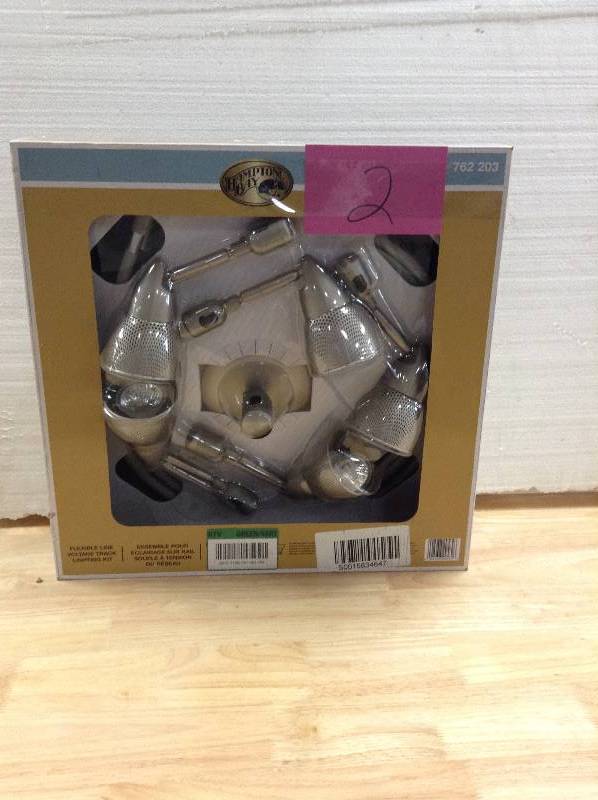 HAMPTON BAY FLEXIBLE LINE VOLTAGE TRACK LIGHTNING KIT NEVER USED