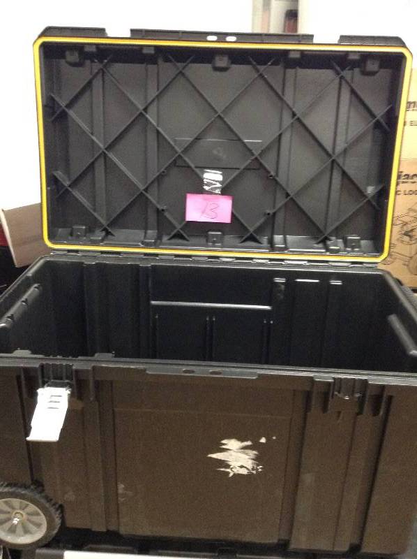Dewalt Tough Chest - mobile storage box missing latches review pictures