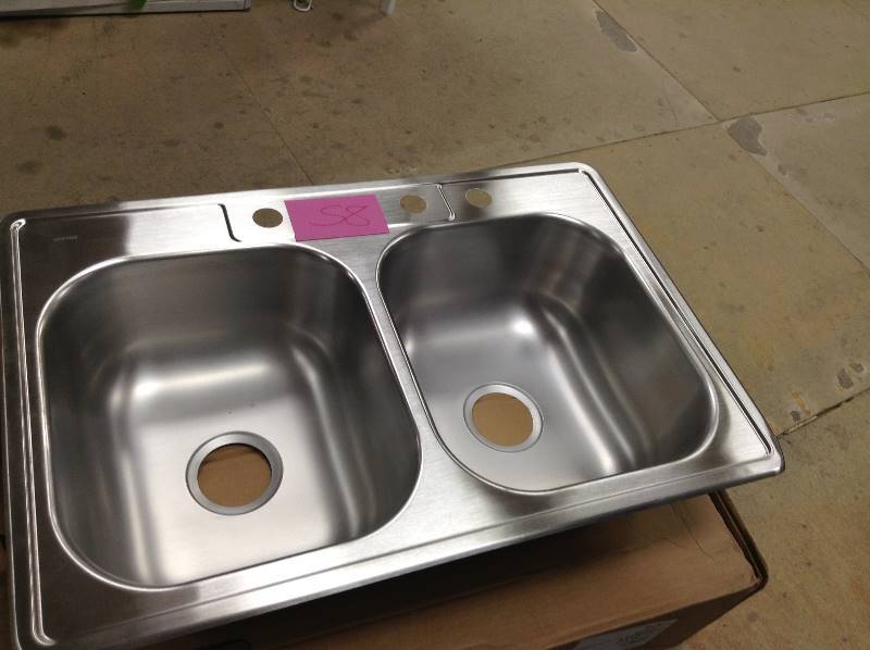 Elkay DSE233224 33 Inch Drop-In Double Bowl Stainless Steel Sink with 8 116 Inch Bowl Depth, 3 12 Inch Drain Hole and 20-Gauge New