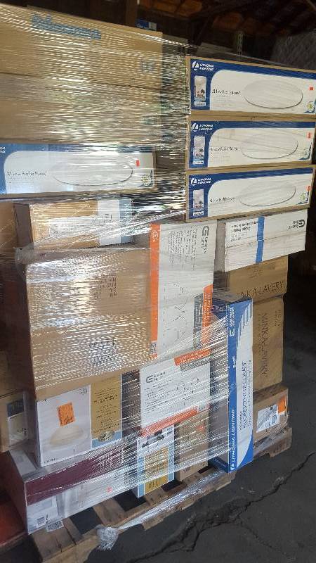 3 pallets of light fixtures