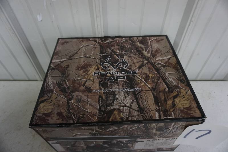 lot 17 image: Designer Imports Real Tree Logo Camo Design 5 QT Capacity Slow Cooker