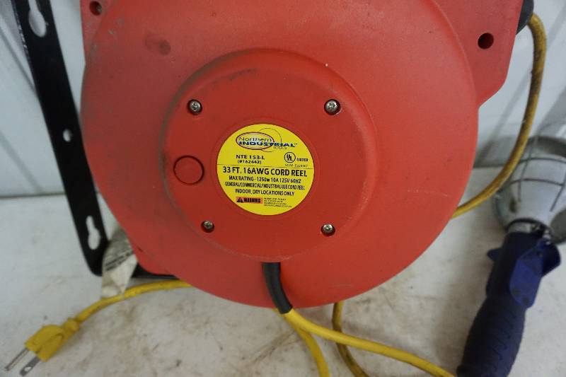 lot 21 image: Northern Industrial Tool Model NTE-153 -L  33 16 AWG Electrical Power CordService Light Reel