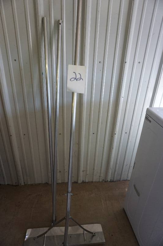 lot 22 image: Aluminum RoofSnow Rake With 2 PC Extensions