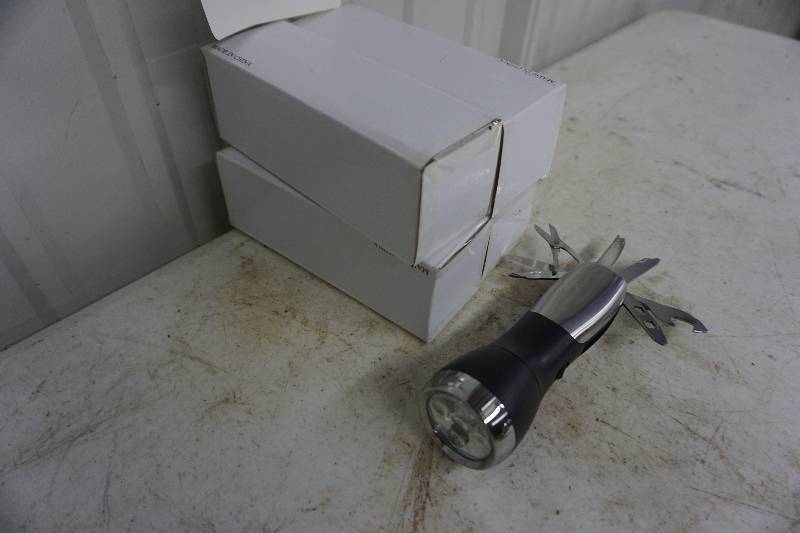 lot 24 image: Lot of 5 - Multi Tool Flash Lights