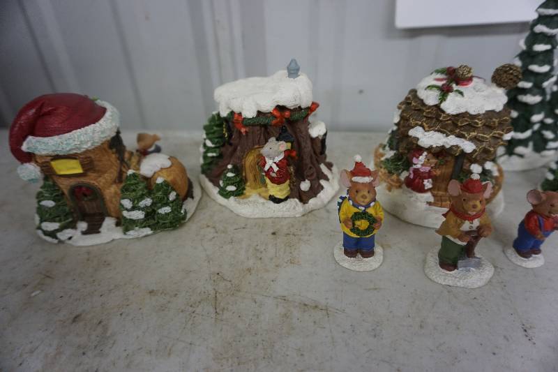 lot 55 image: Large Lot of Mouse Themed Ceramic Decorative Collectibles
