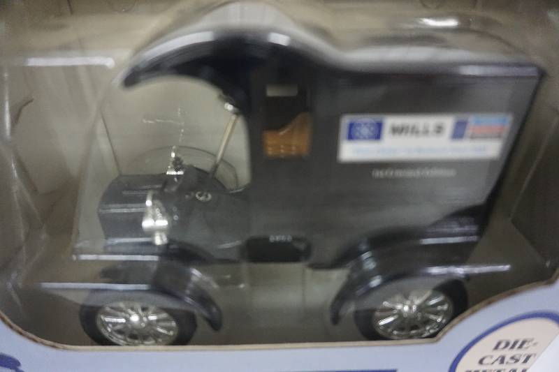 lot 76 image: ERTL Brand 1905 Mills Ford Themed Ford Die Cast Delivery Truck
