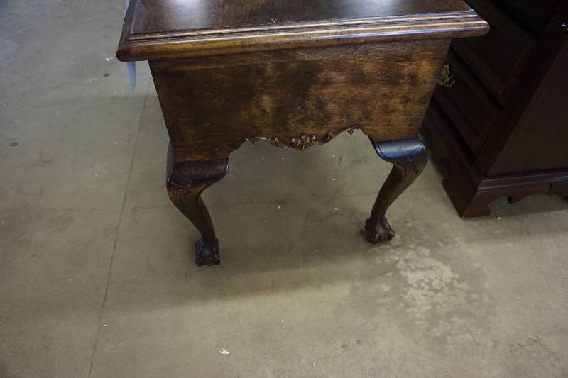 lot 99 image: Solid Wood LampEnd Table