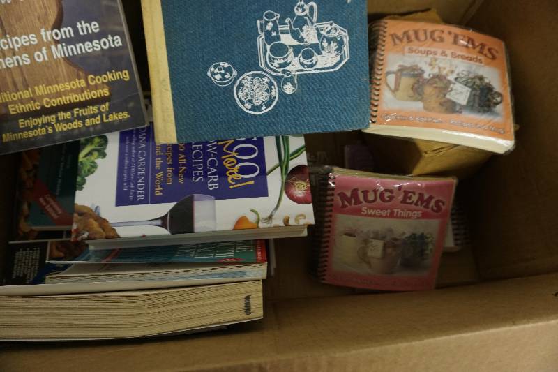 lot 117 image: Lot of Assorted Cook and Recipe Books