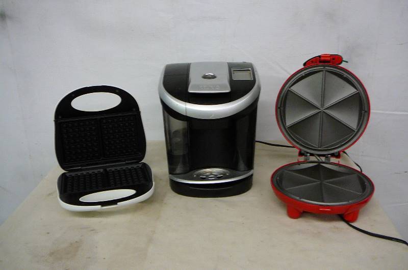 Lot of Kitchen Items