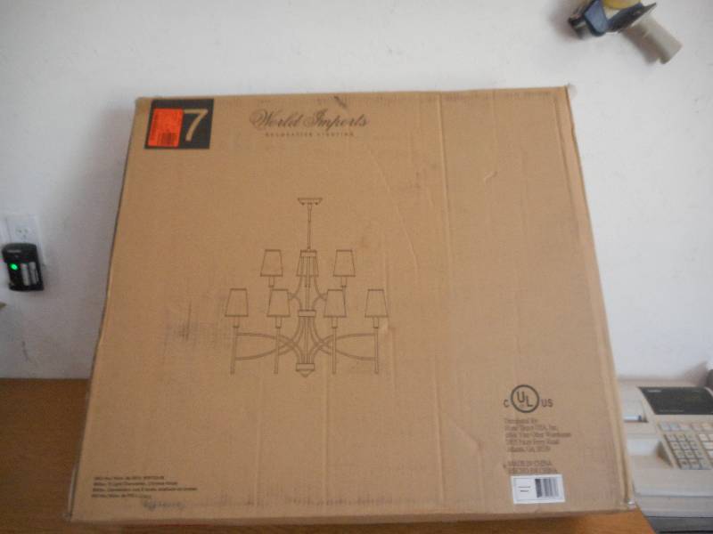 lot 12 image: LIGHT FIXTURE