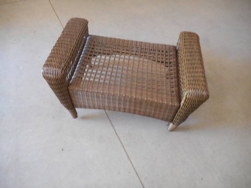 lot 30 image: WICKER OTTOMAN