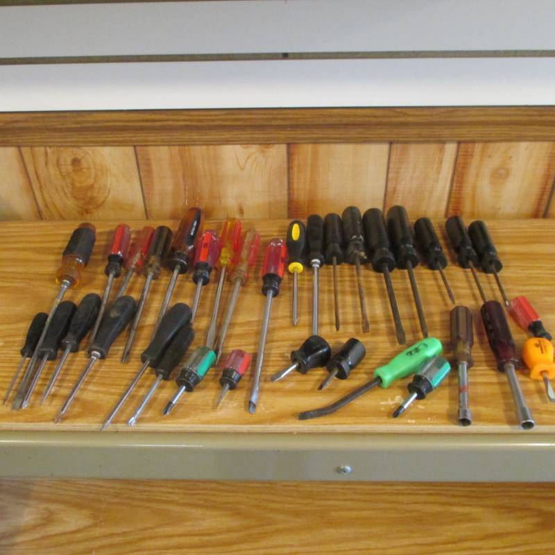 (34) Various Screwdrivers