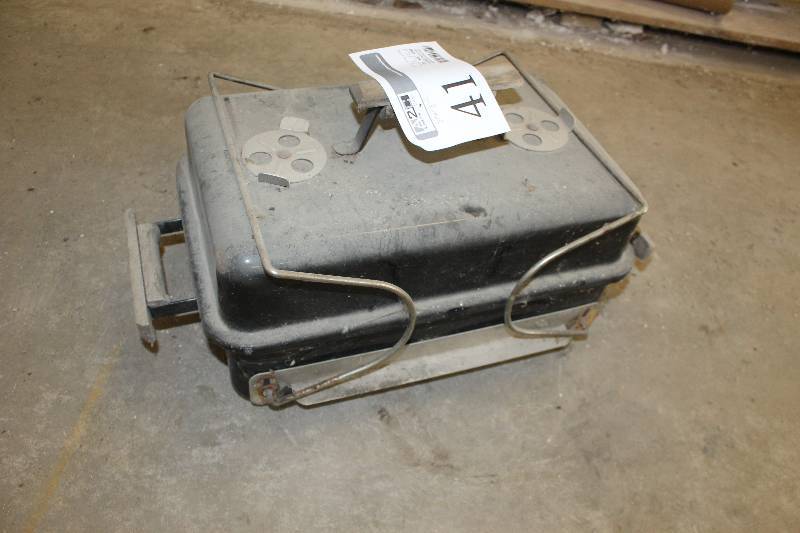 lot 41 image: Portable Propane Gas Grill