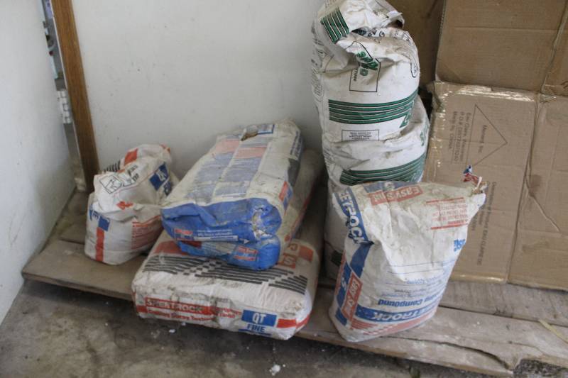 lot 39 image: Lot of (4) Bags Includes Ceiling Texture, Patching Compound