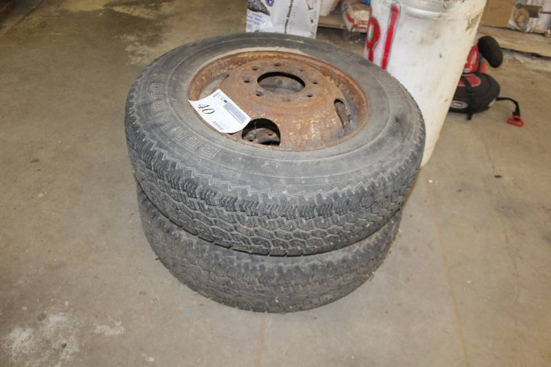 lot 40 image: Lot of (2) Tires w Wheels