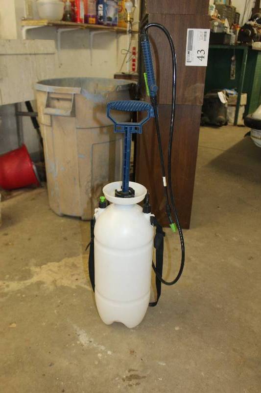 lot 46 image: Yard Sprayer