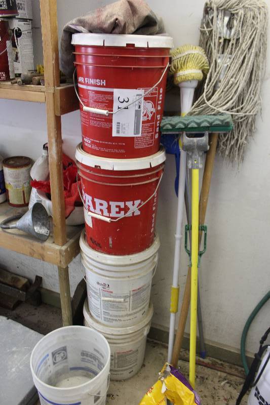 lot 31 image: Lot of (4) Buckets Includes 2) Parex Sand Fine #10414 Khaki, 2) Sandpebble Mid 4295