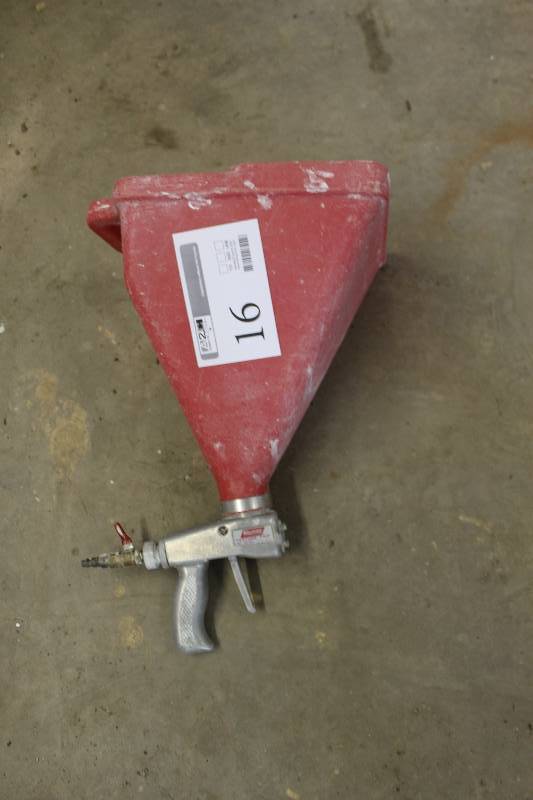 lot 16 image: Walboard Air Powered Texture Pro Sprayer