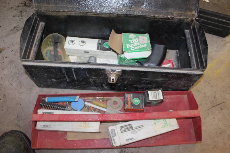 lot 26 image: Toolbox w Tools, Stud Driver