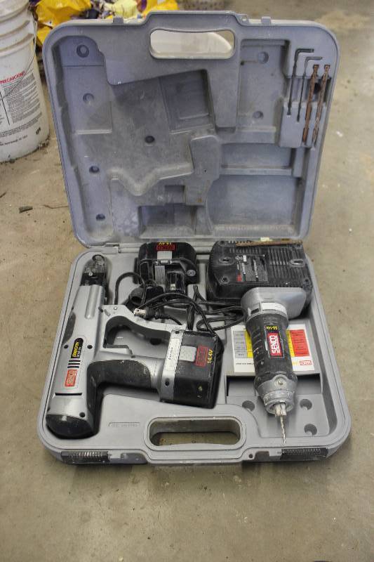 lot 17 image: Senco Duraspin 14.4V Cordless Drill w Case