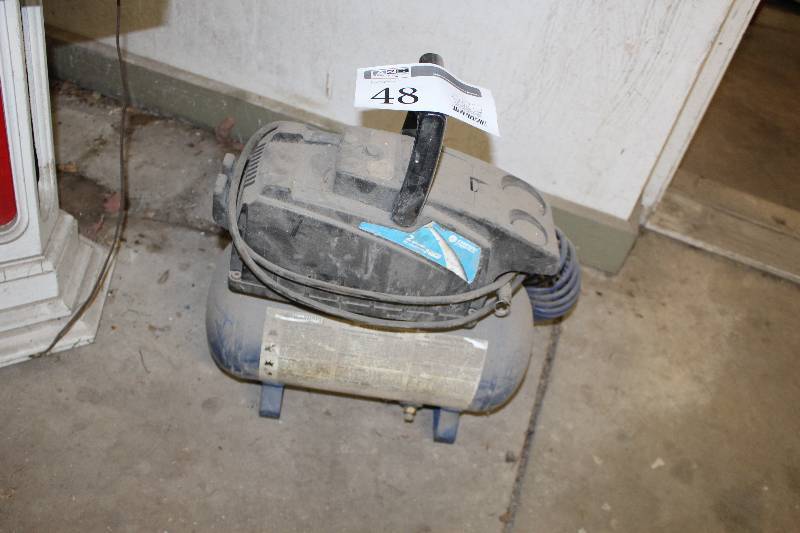 lot 48 image: Campbell-Hausfeld 2-Gallon Air Compressor