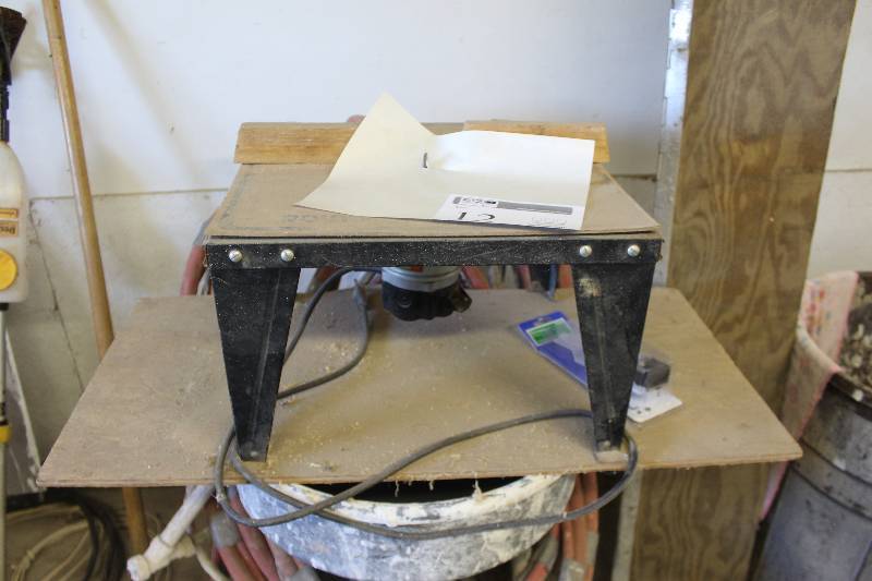 lot 12 image: Black & Decker Commercial Duty Router w Table