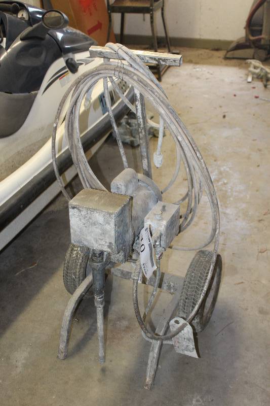 lot 10 image: Commercial Paint Equipment Location Garage