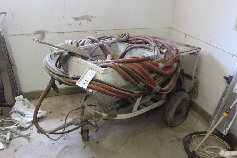 lot 11 image: Commercial Paint Equipment Location Garage