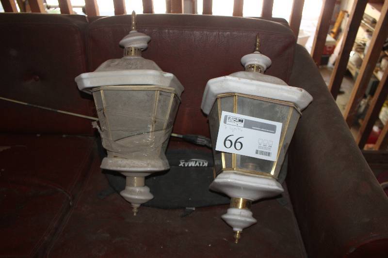 lot 66 image: Lot of (2) Exterior House Lighting