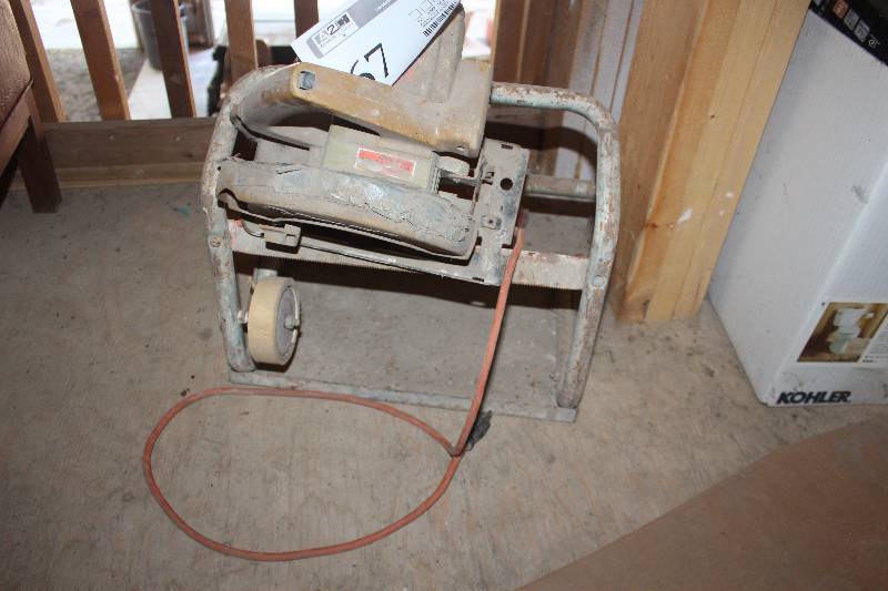 lot 67 image: Black & Decker Circular Saw