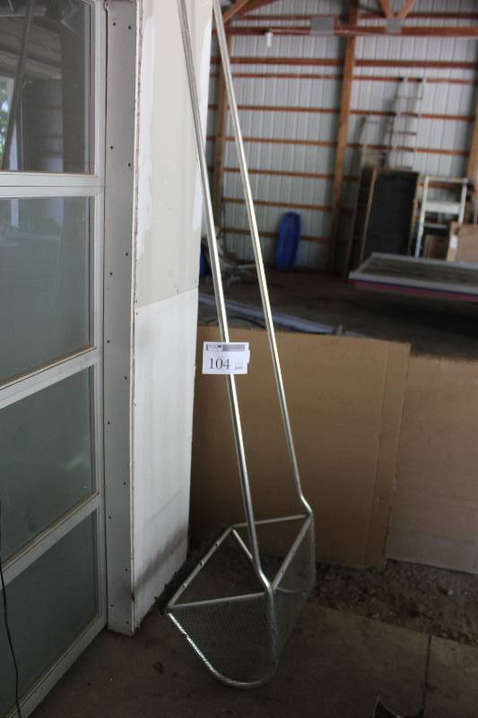 lot 104 image: Pool Skimmer