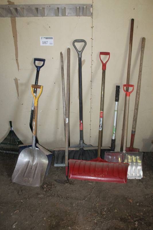 lot 107 image: Lot of (10) Shovels