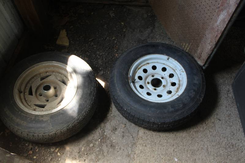 lot 111 image: Lot of (2) Tires w Wheels