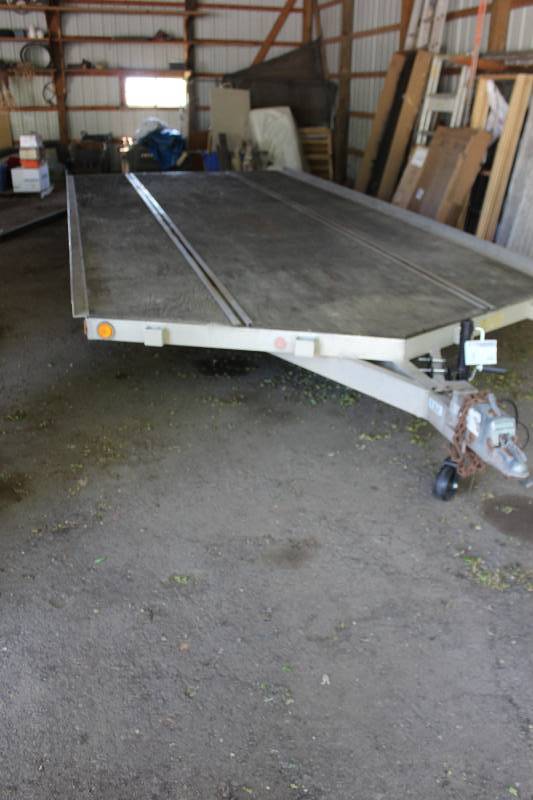 lot 3 image: 2000 Triton Elite Dual Axle Snowmobile Trailer