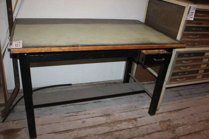 lot 155 image: Lighted View Table