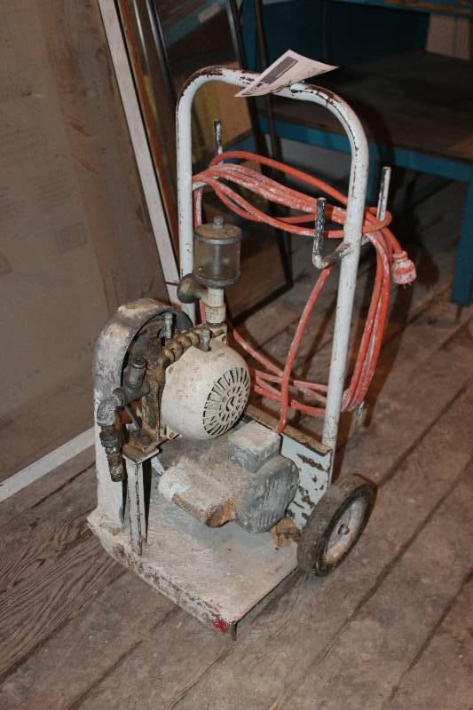 lot 146 image: Portable Electric Pump