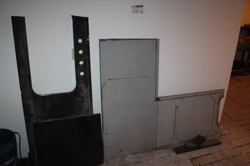 lot 143 image: Marble Counter